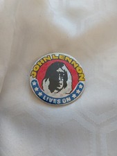 VINTAGE JOHN LENNON LIVES ON THE BEATLES BADGE