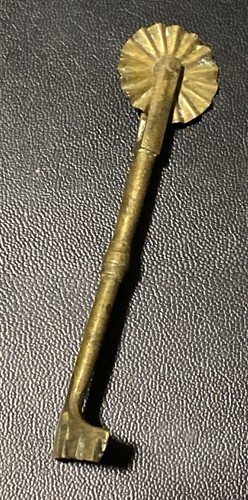 Vintage 1920s brass - brass, pie
