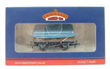 BACHMANN 33-085 CHINA CLAY WAGON WITH HOOD BR BAUXITE (LATE) WEATHERED OO GAUGE