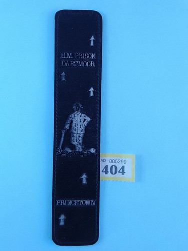 Single black leather bookmark - black,
