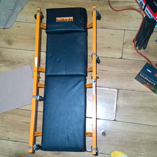 Halfords rolling seat - rolling,