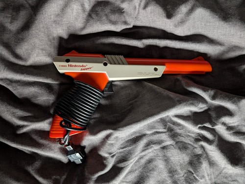 Nintendo zapper gun nes 1985 - gun,