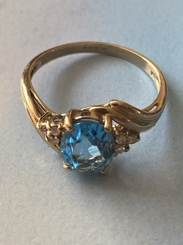 9ct gold topaz and diamond - 9ct,