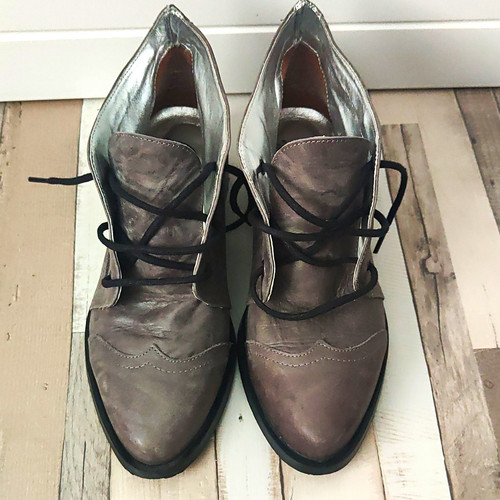 Red dead women grey - or, women’s