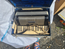 Antique Wurlitzer 120 bass piano accordion
