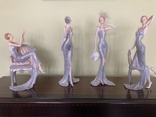 FIGURINES Juliana Collection