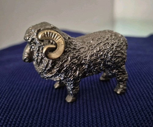 Small metal gold - gold, sheep
