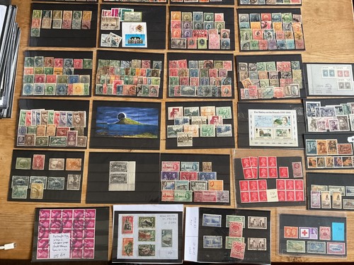 Job lot world stamps - 32,