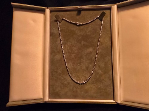18ct white gold diamond tennis