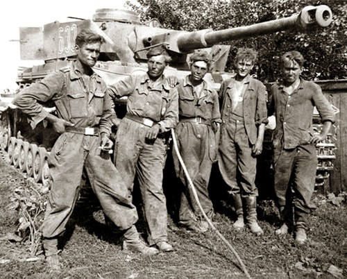 German panzer crew - kursk, 1943