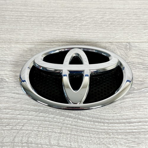 Toyota auris 2012 - front, grille