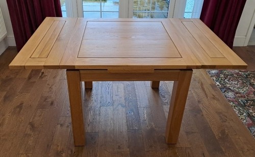 Solid extending oak table - extending,