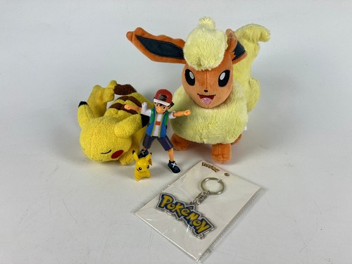 Pokémon center keyring - center,