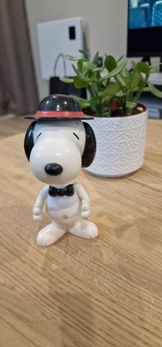 Mcdonalds snoopy happy meal - snoopy,