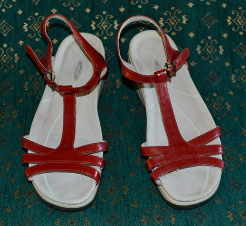 Mbt sadiki crimson sandals - crimson,