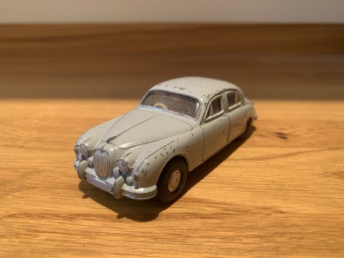 Triang spot jaguar - on, no