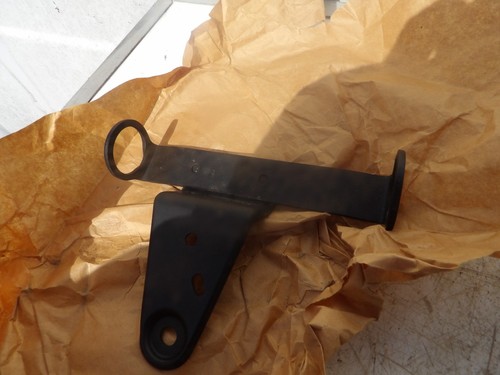 Suzuki headlamp bracket - suzuki,