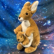 Kangaroo with joey pouch - in,
