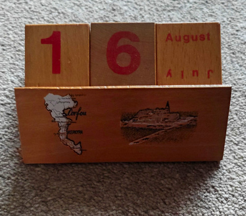 Wooden perpetual desk calendar - perpetual,