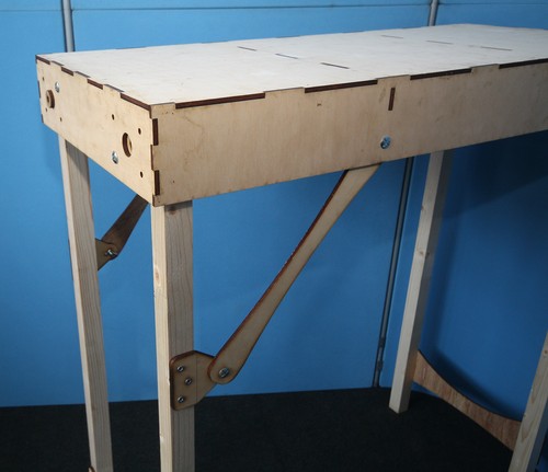 Model railway baseboards leg - railway,