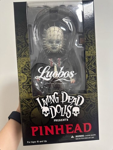 Mezco living dead - living, doll