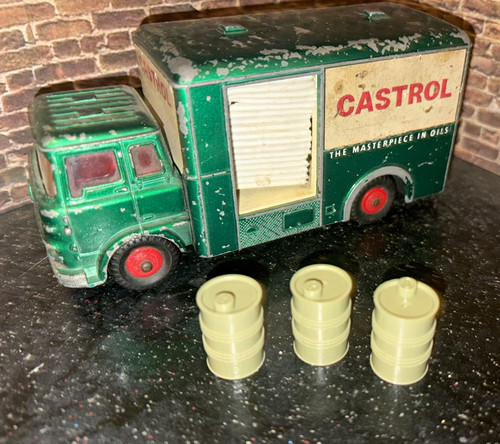 Dinky toys bedford castrol - dinky,