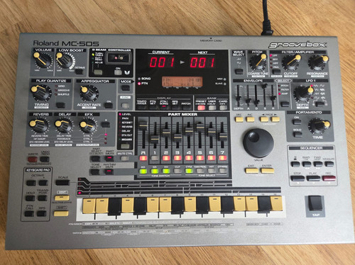 Roland 505 groovebox - mc-505,