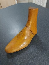 A Vintage Size 8 Wooden Hinged