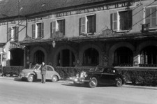 Hayward Kempe in a Riley 1 5 L