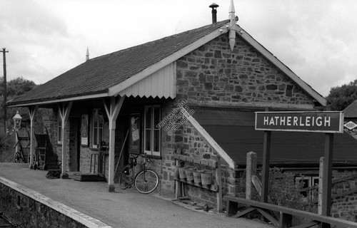 Hatherleigh train station - train,