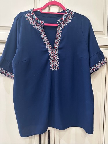 Embroidered neck navy - v-neck,