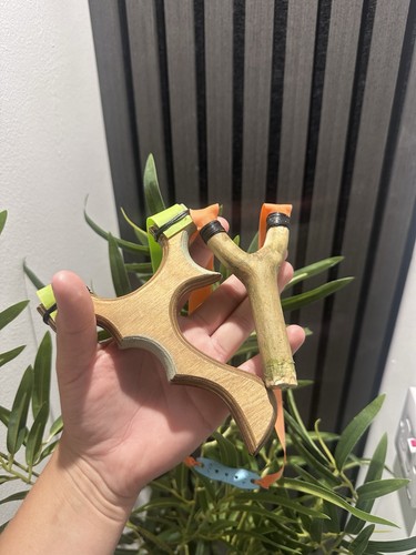 Both wooden catapults - wooden,