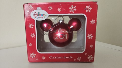 Disney store cast member - cast,