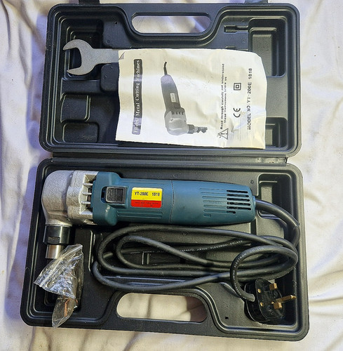 Electric metal cutting - , machine
