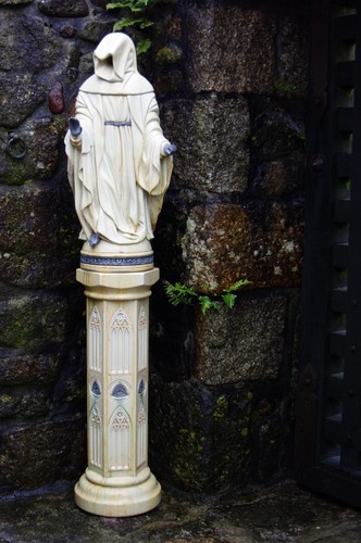 The tudor gate sanctuary - the,