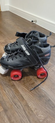 Roller derby skates and