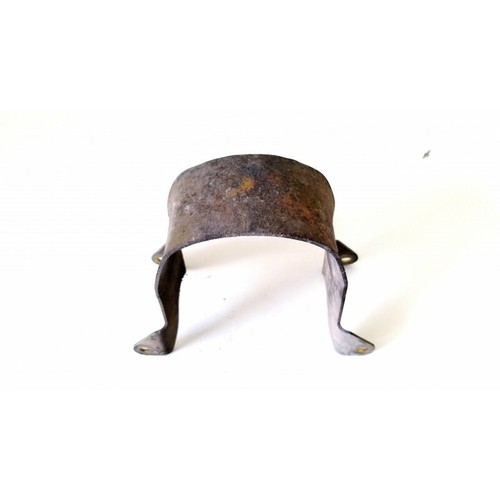 Front fender bracket - front,