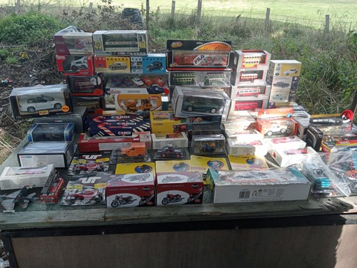 Boxed diecast vehicle bundle - boxed,