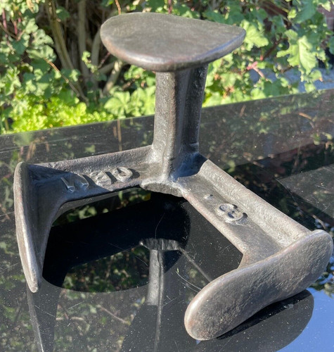Antique cobblers last cast - antique,