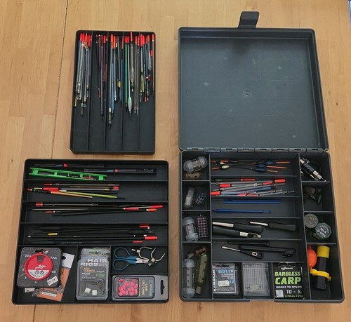 Daiwa tackle box with - tackle,