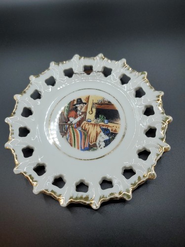 Vintage reticulated edge cake - reticulated,