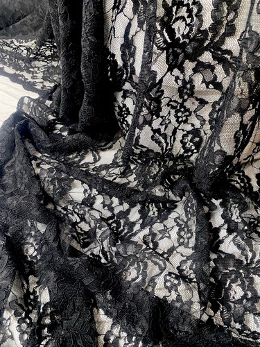 Black metres floral lace - 3,