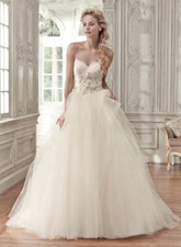 Maggie Sottero, Aracella Sze