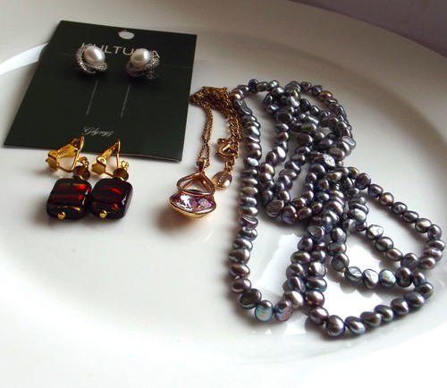 Costume jewellery items 2 - costume, items: