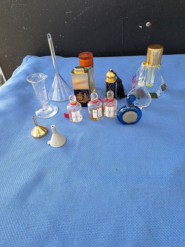Lot miniature perfume - of,