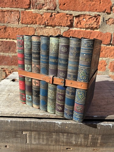 Huntley and palmers book - and, tin