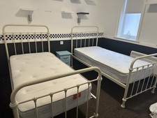 2 Feather & Black Oliver Beds