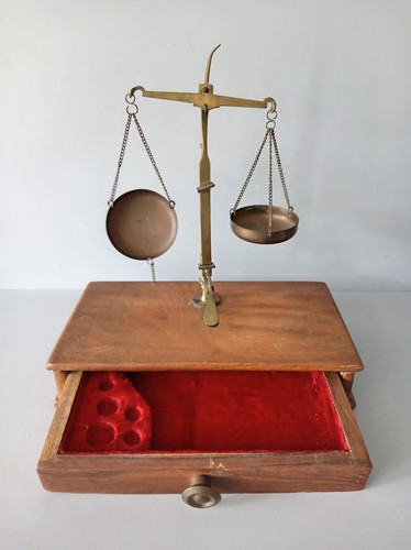 Set brass scales wooden - brass,