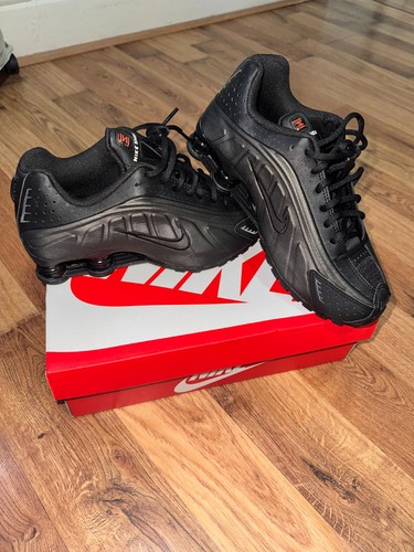 Nike shox black trainers - r4,