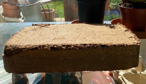Coco coir brick 650g - brick,